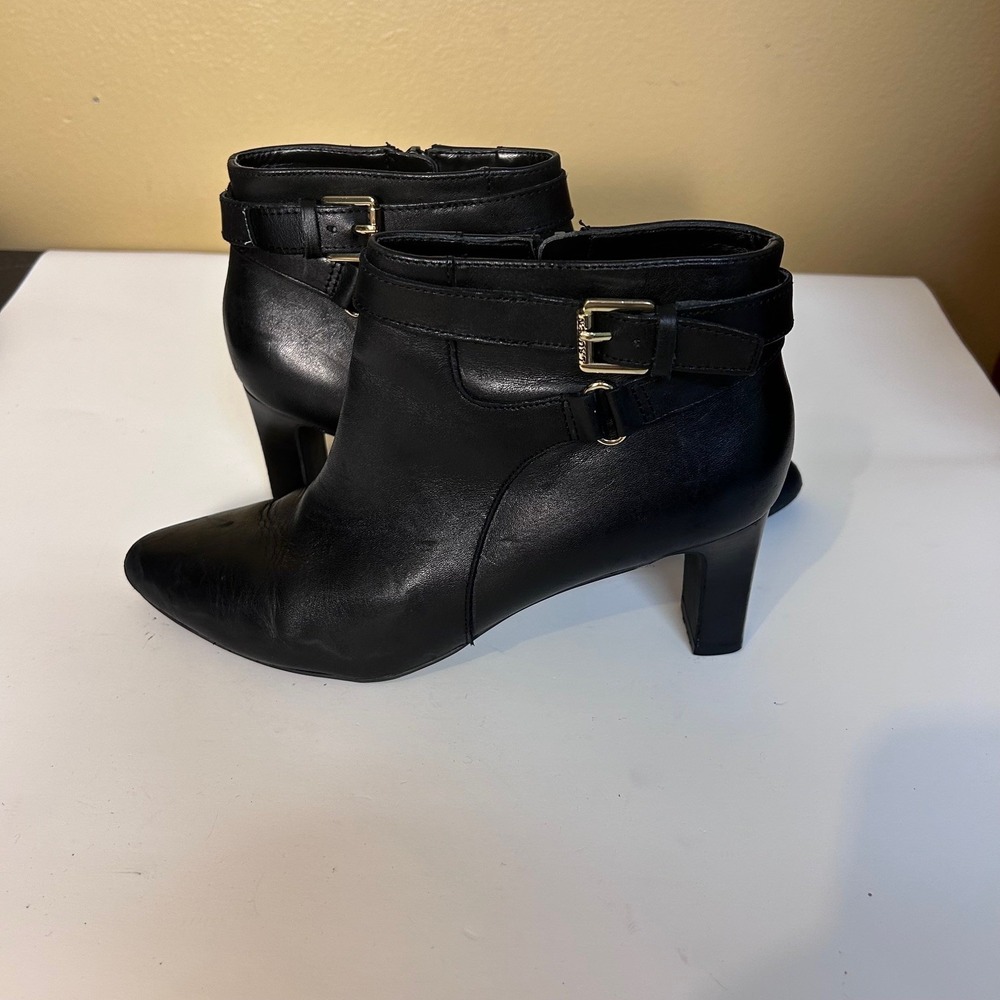 Black Leather Ankle Boots Pointed‎ Toe Stacked Heel Buckle Zip Women Size 7.5